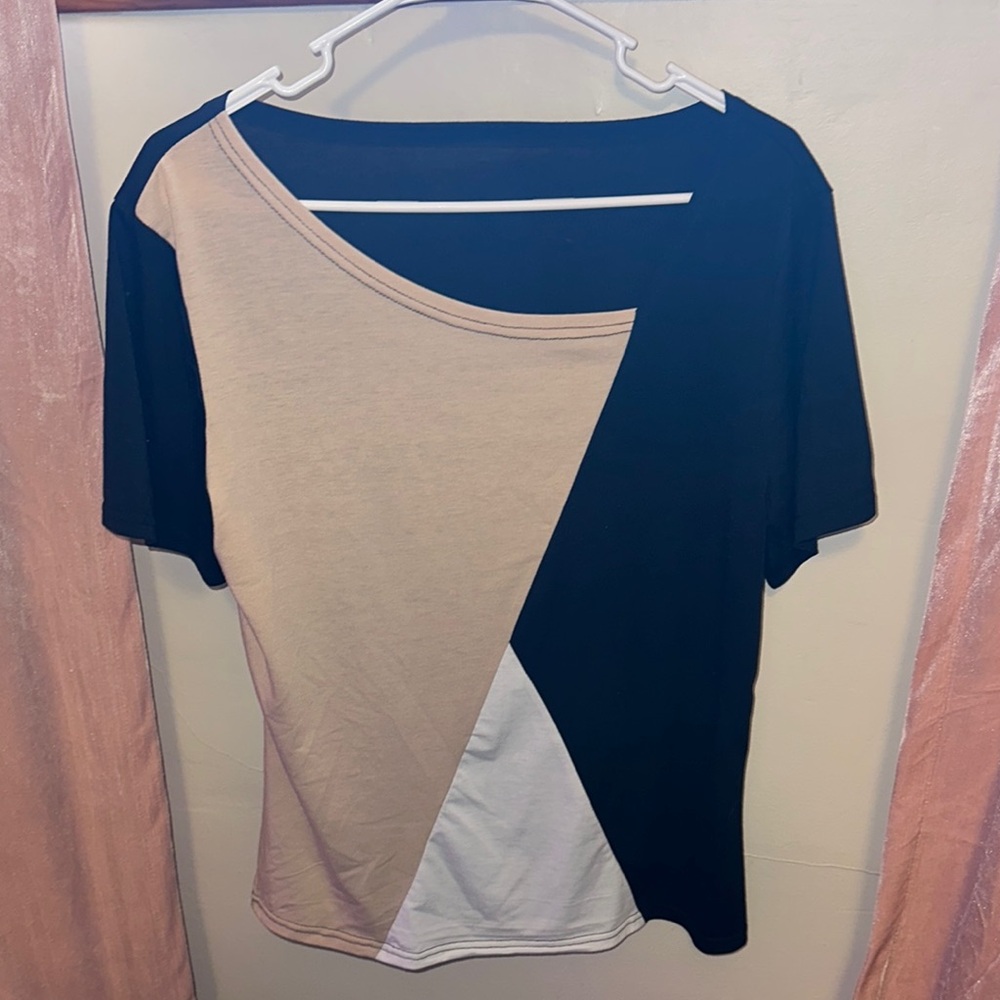 SHEIN Asymmetrical Tan and Black Short Sleeve Tee